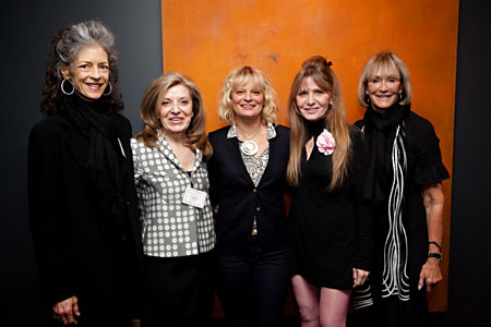 Steppenwolf Artistic Director Martha Lavey, Steppenwolf Trustee Susan Payne, Honoree Martha Plimpton, Steppenwolf Trustees Donna La Pietra and Jan Melk