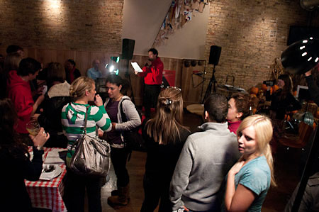 EXPLORE Transitions into another live performance at Burger Bar Chicago